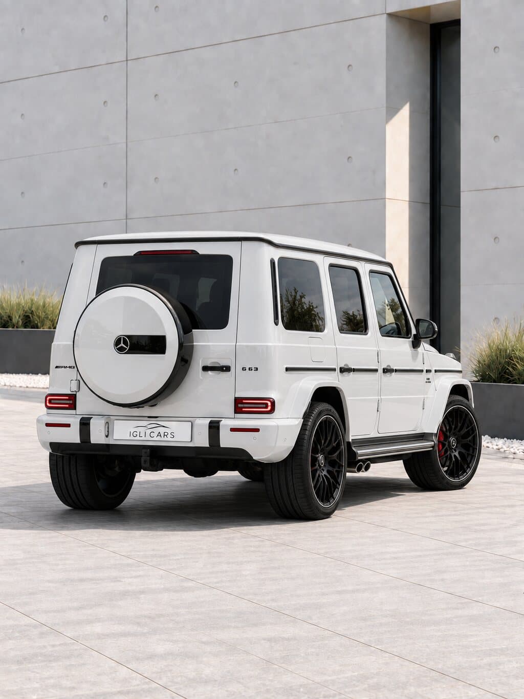 Mercedes-AMG G 63 Wit met rood interieur — 3
