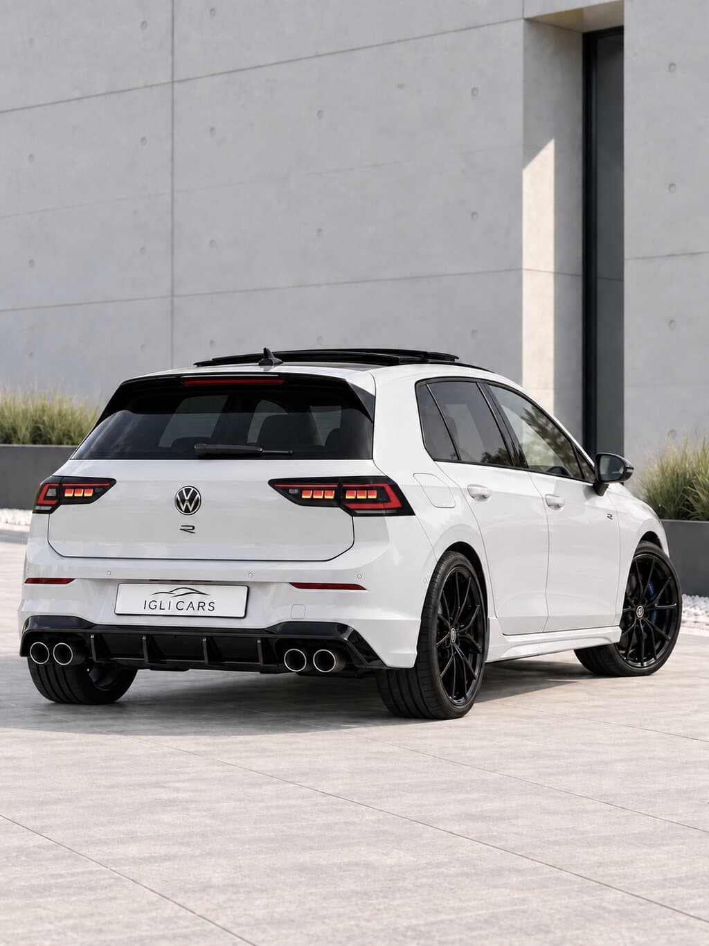 Volkswagen Golf 8.5 R Wit — 3